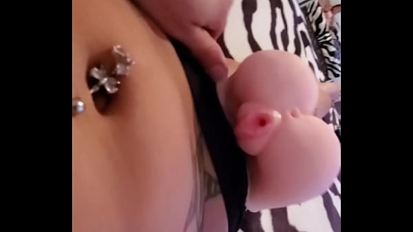 Petite EmyAngel se touche