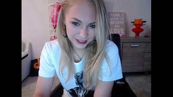 slutsiswet19 masturbating on live webcam www siswet