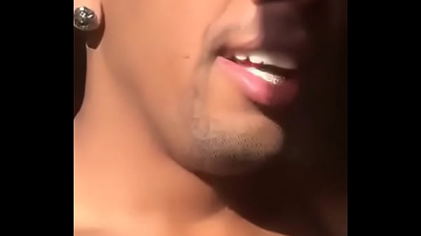 Nego do Borel mostrando a pica 