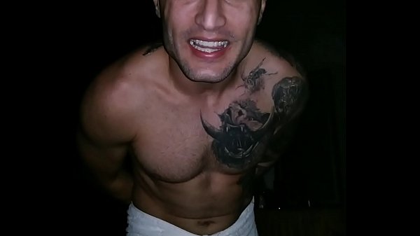 De sunga branca #9 lutador pintudo mostra o tamanho da rola  v&iacute;deo 