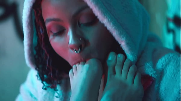 Bbw ebomy lesbian feet worship on pettie tattoed girlfriend 