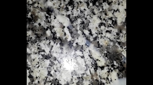 Otra mastubada antes de entrar a la ducha