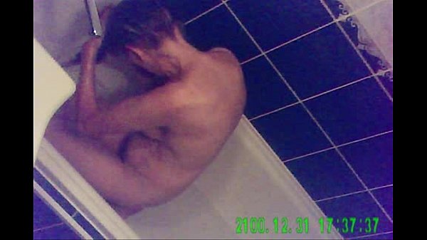 skinny maturetake a_bath