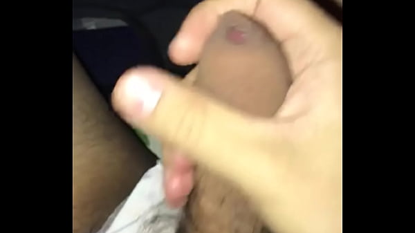 Sally esta bien caliente y se le escapa lechita