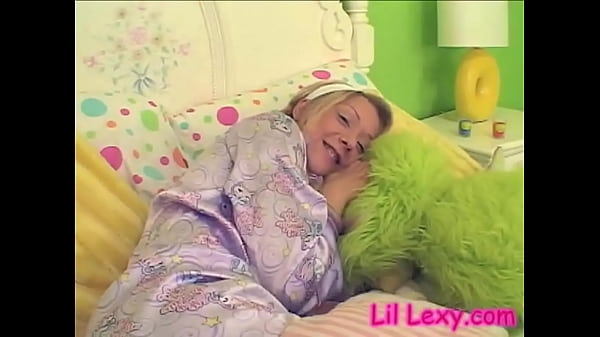 Lil Lexy strips off toshow her prettynipples