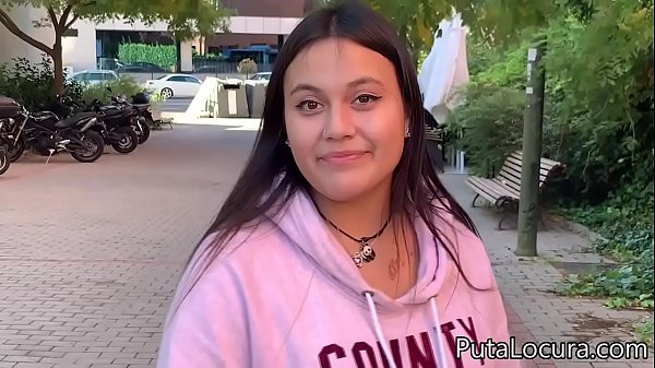 Play MP4 - Una inocente jovencita se deja follar por dinero