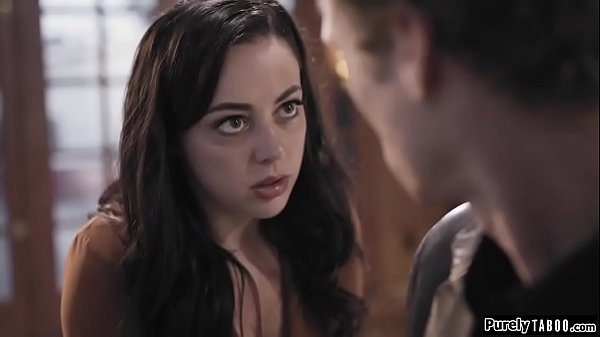 Play MP4 - Reporter gets a bit too close to psycho