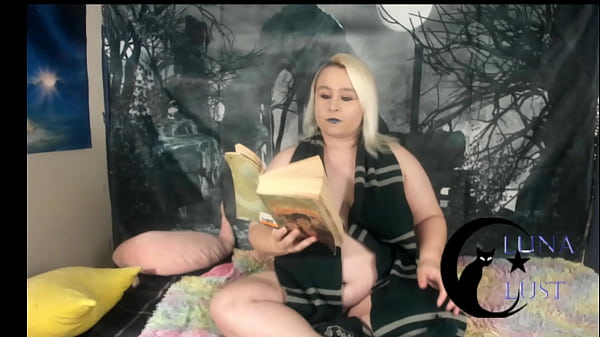 Play MP4 - Naked Story Time