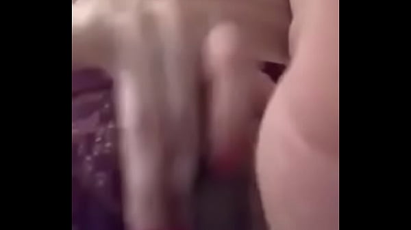 Esposa se toca y se corre la tanga