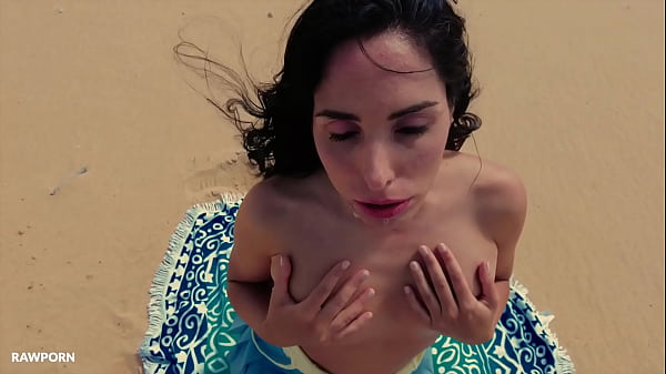 Linda del sol exploring the nature 