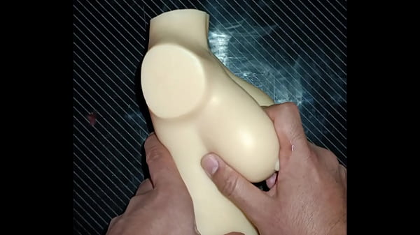 Dolly da vueltas sobre mi pene Su vaginita_apenas aguanta