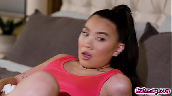 Play MP4 - Lauren Phillips keeps getting distracted by the sight of Kimmy Kimm masturbating