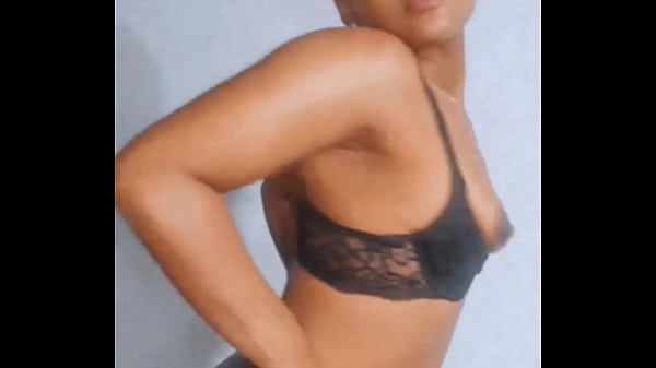 Play MP4 - Twerking little titties