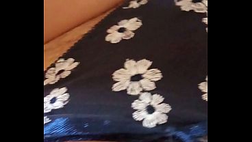 Gretala sbirciatina fica pelosa e tanga 