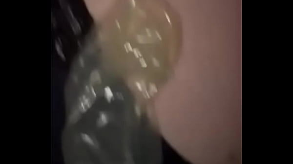 Play MP4 - Safadoscasal Batendo punheta gozando nela &comma; del&iacute;cia