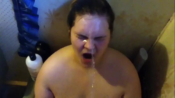 Play MP4 - Pissing all in my face