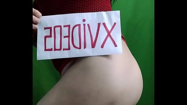 Travesti De Closet Mostr&aacute;ndo Letrero thumbnail