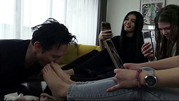 Nonton We Want To Fuck His Mouth With Our Toes! thumbnail