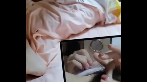 Play MP4 - 趁舍友不在时玩弄小穴