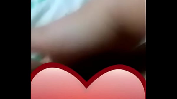 Chica tocandose cachondamente