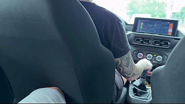 Passageiro Homem influence toco em mulher Uber ! Coloca o pau pra fora da roupa e bate punheta pra gozar nela toda! 