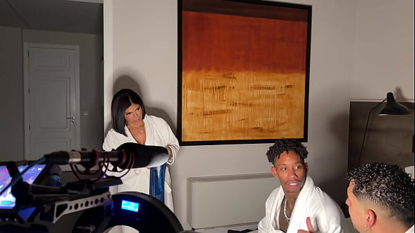 tras c&aacute;mara con la latina sheila Ortega le dan la follada de su vida un bbc y un brazile&ntilde;o 