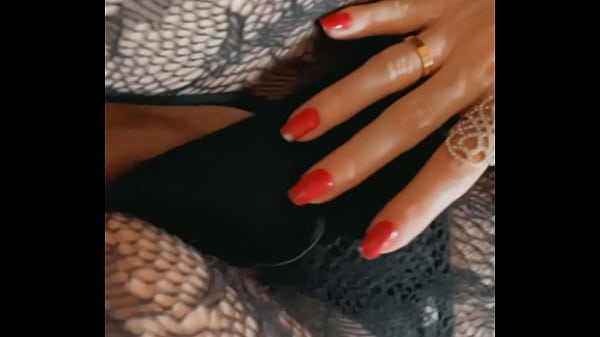 Good morning babiesj'esp&egrave;re que la vue de mes boobs &eacute;gayera un peu plus ta 