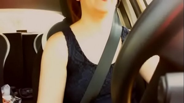 Play MP4 - Guido e mi masturbo in macchina fino a venire in pi&ugrave; orgasmi bagnati