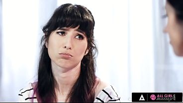 Stepsisters have fun doing hot sex in a bathtub again