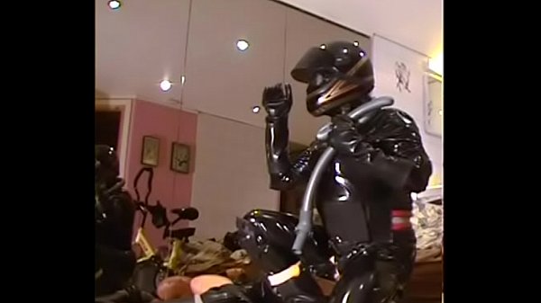 Roxina2002RRetroCrazyRubberOx041002XL.MPG 