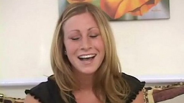 Sexy blonde teen hoe gets her tight