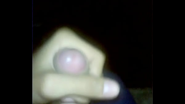 Jugando con mi  pene erecto 