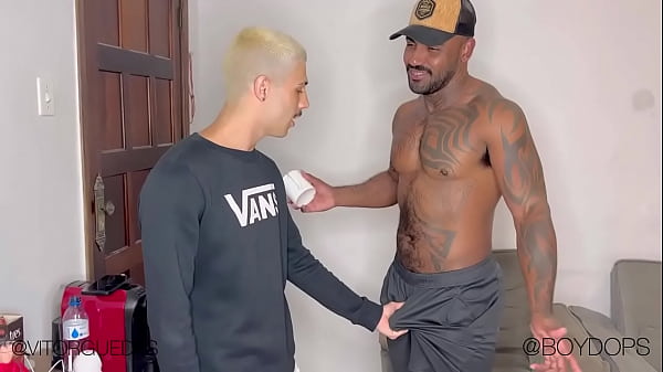 Play MP4 - O filho novinho da vizinha veio pega a&ccedil;&uacute;car e levou leite do neg&atilde;o dotado