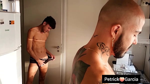 Play MP4 - De pau duro Hanry onlyjapa nem esperou eu terminar de lavar as lou&ccedil;as e j&aacute; veio comer o meu c&uacute;