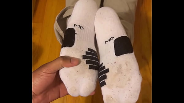 Imagine the smell from the dirty socks kinkydannyxxx #malefeet #guysfeet #gayfootfetish #gayfeet 