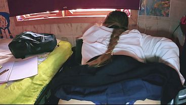 Froto mi polla sobre el culo de mi peque&ntilde;a estudiante ella no le dir&aacute; a nadie