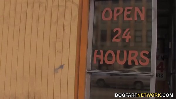 Play MP4 - Dayna Vendetta Tries BBC - Gloryhole