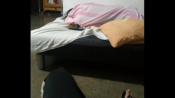 Play MP4 - Me masturbo r&aacute;pido frente a mi suegra mientras mi esposa se ba&ntilde;a