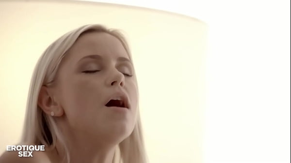 Play MP4 - Seductive Blonde Lola Myluv Squirting Surprise And Pussy Fucked