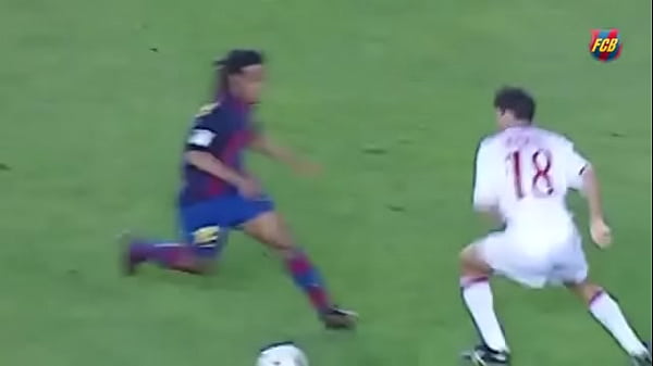 Play MP4 - Ronaldinho s stunning goal against Sevilla &lpar;2003&rpar; - 360P