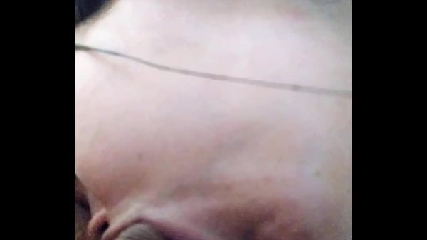 Mamei o pastor velho nos fundos da igreja e saiu a internet como novinha asi&aacute;tica se engasga na pica do pastor