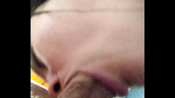 Play MP4 - N&atilde;o resisti e me engasguei na pica do pastor da igreja que visitei&period; Ele disse que tem trabalho especial para meninas como eu