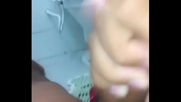 Play MP4 - Novinho de 18 anos gozando na punheta