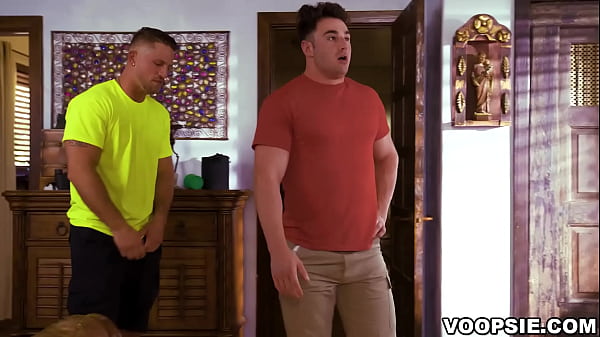 Dude gets bitten by a snake when peeing! 