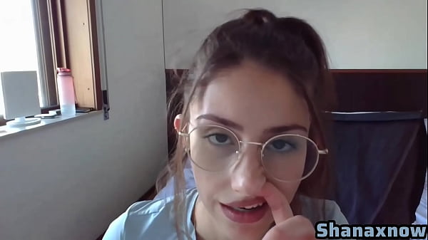 Shanaxnow nose fetish eating boogers press nostrils moaning 