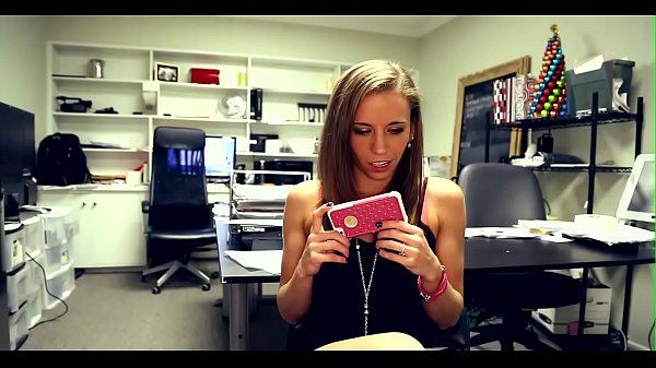 Wench cuckolds her boyfriend