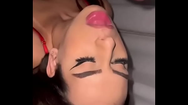 Play MP4 - O filho do meu vizinho me viu pelada pela janela&comma; e veio na minha casa e pediu pra mim comer ele