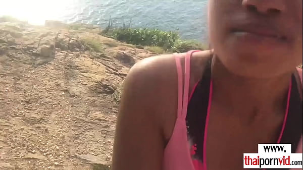 Amateur couplefind asecluded area for a quick blowjob