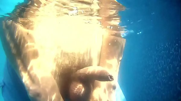 Play MP4 - Jerking in pool