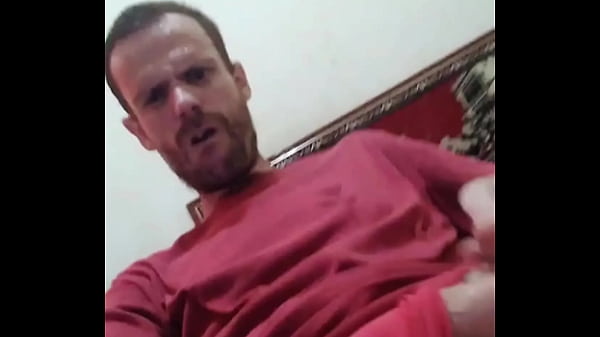 Play MP4 - P&otilde;e pra fora do shorts e chupa